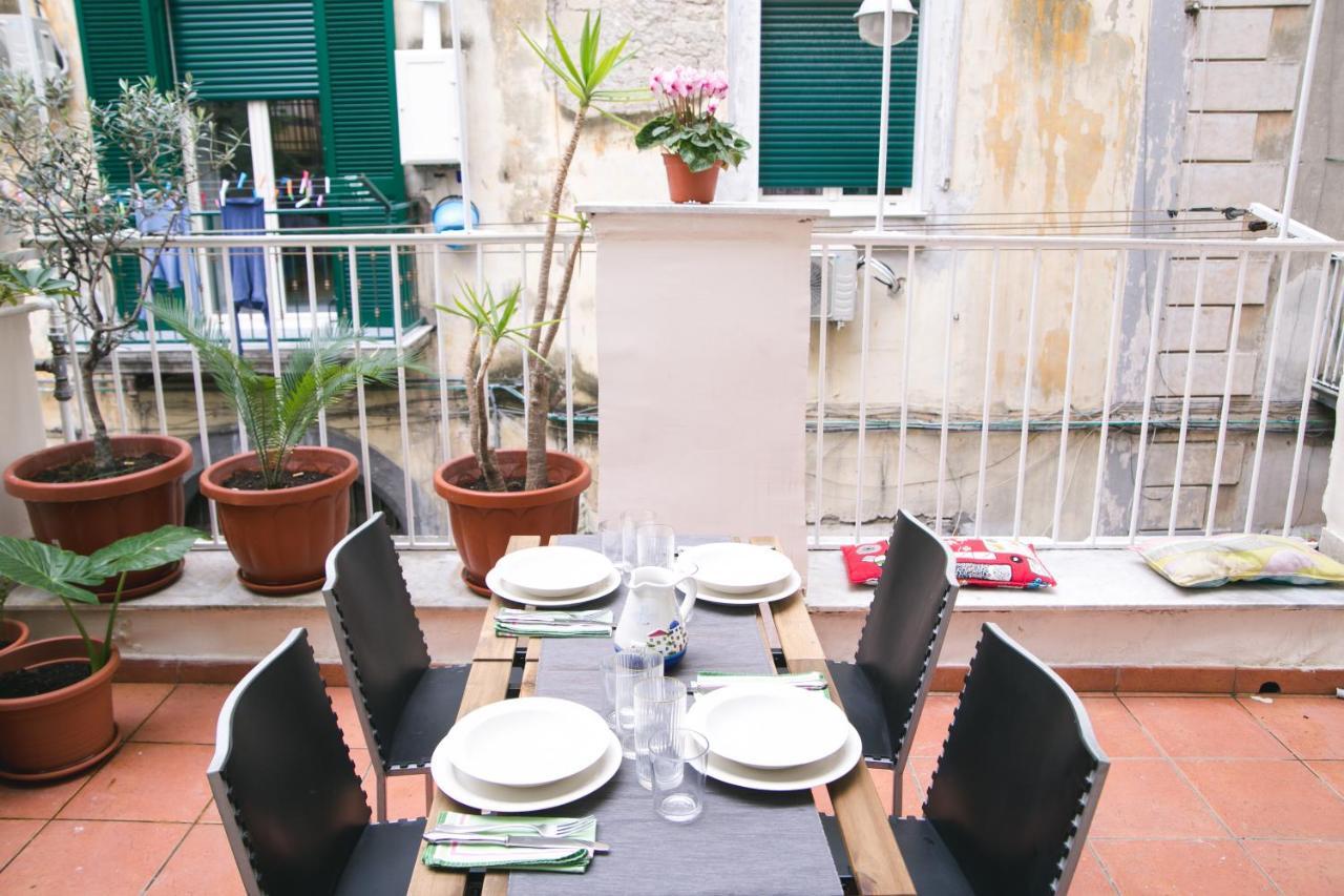 La Casa Del Nespolo, 2 Terrazzi E 2 Bagni In Centro Apartment เนเปิลส์ ภายนอก รูปภาพ