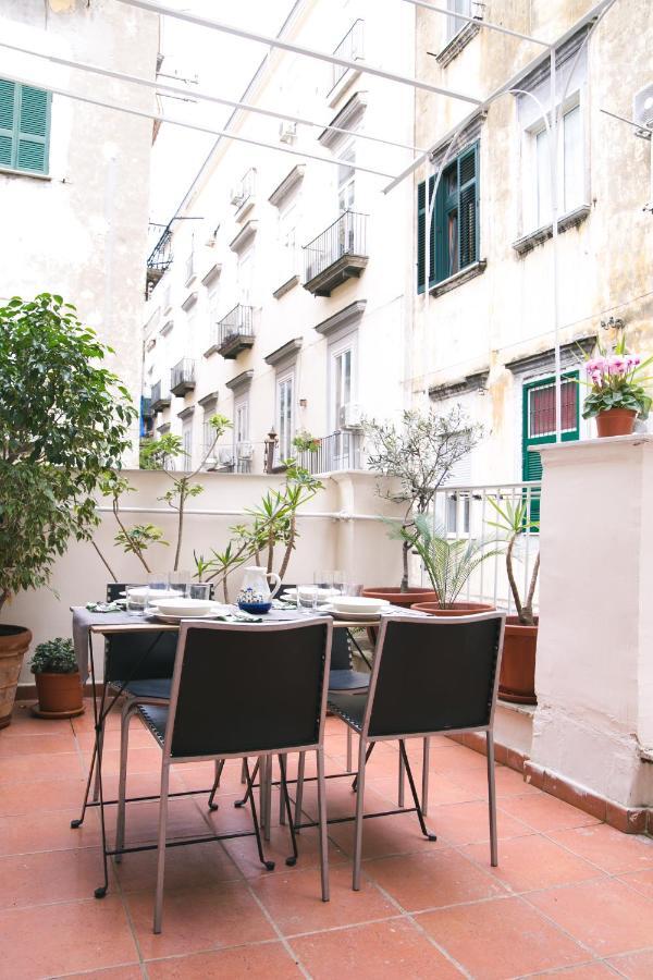La Casa Del Nespolo, 2 Terrazzi E 2 Bagni In Centro Apartment เนเปิลส์ ภายนอก รูปภาพ